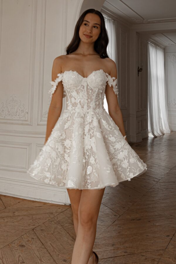Short Floral Lace Wedding Dress Selkie - Image 12