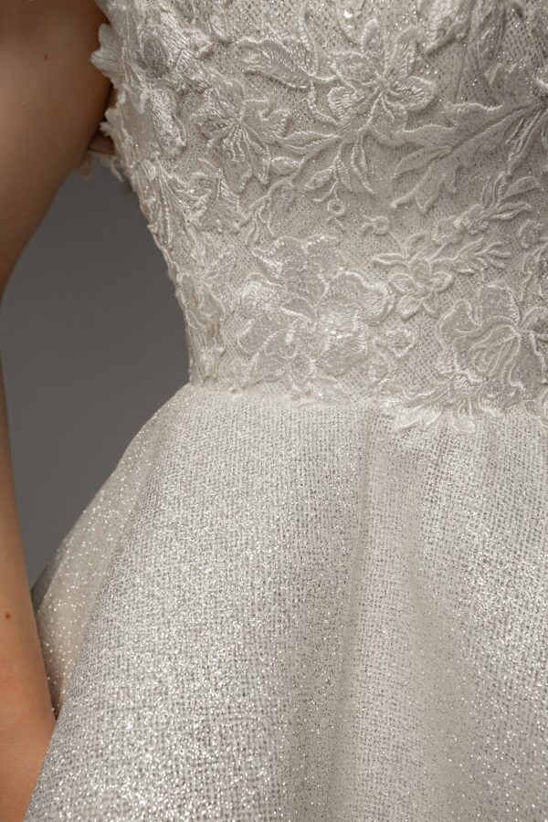 Short Lace Wedding Dress Aditi - Image 4