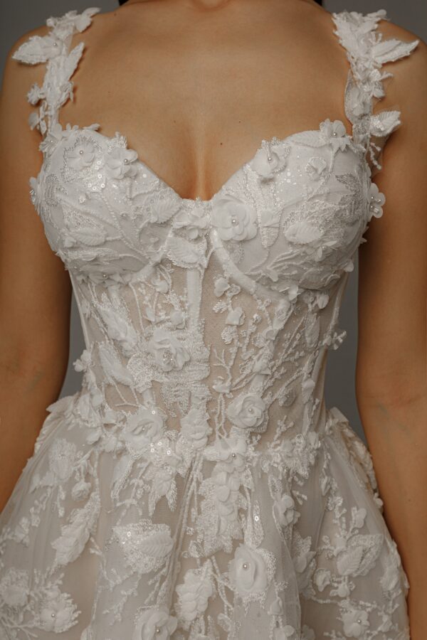 Short Floral Lace Wedding Dress Selkie - Image 13