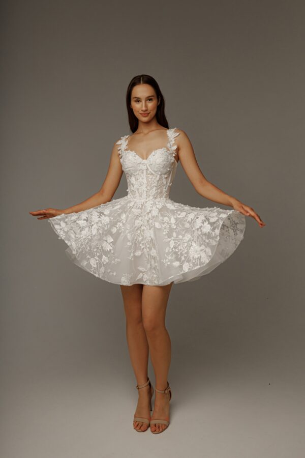 Short Floral Lace Wedding Dress Selkie - Image 10