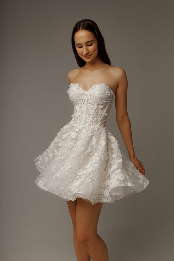 Short Floral Lace Wedding Dress Selkie - Image 3