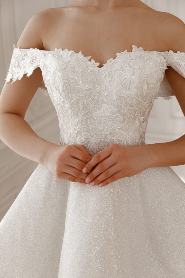 Short Lace Wedding Dress Aditi - Image 2