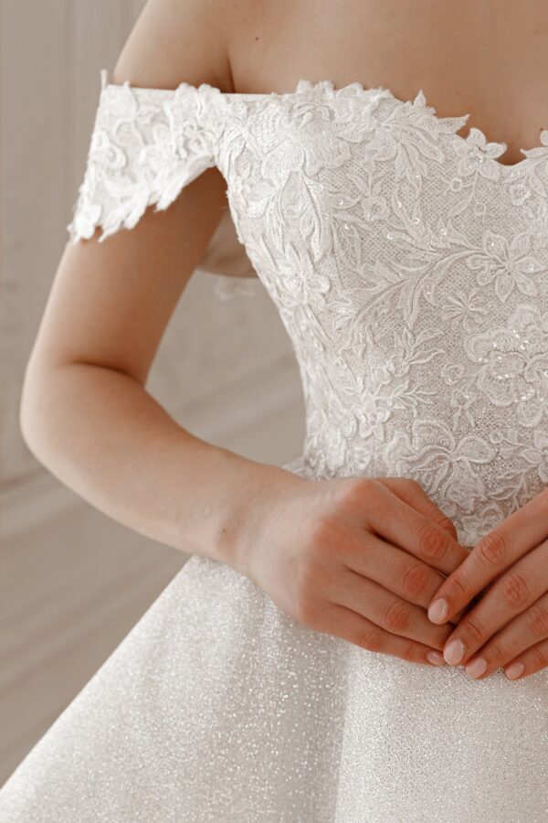 Short Lace Wedding Dress Aditi - Image 8