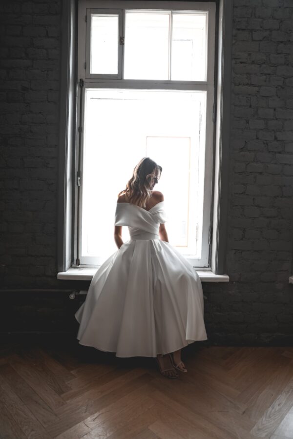 Light ivory Satin Midi Wedding Dress Cameron - Image 4