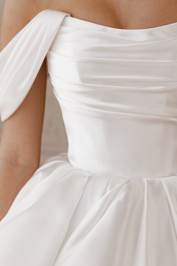 Short Wedding Dress Fiorelia with Detachable Straps - Image 11