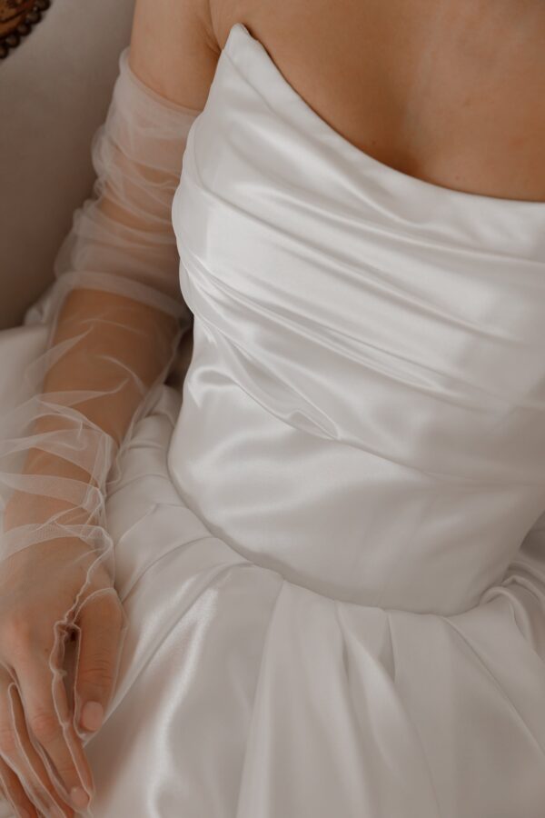 Short Wedding Dress Fiorelia with Detachable Straps - Image 2